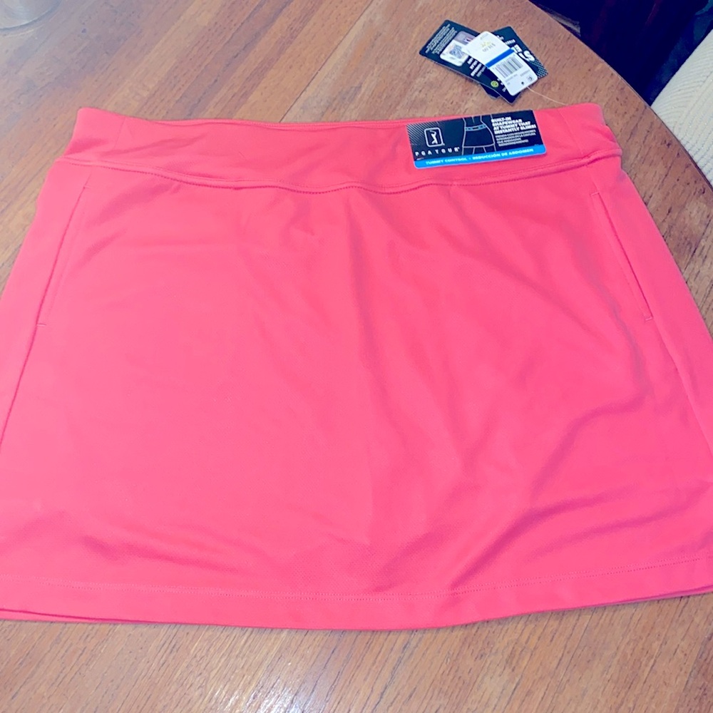 NWT Callaway, golf skorts size extra large in a bright pink